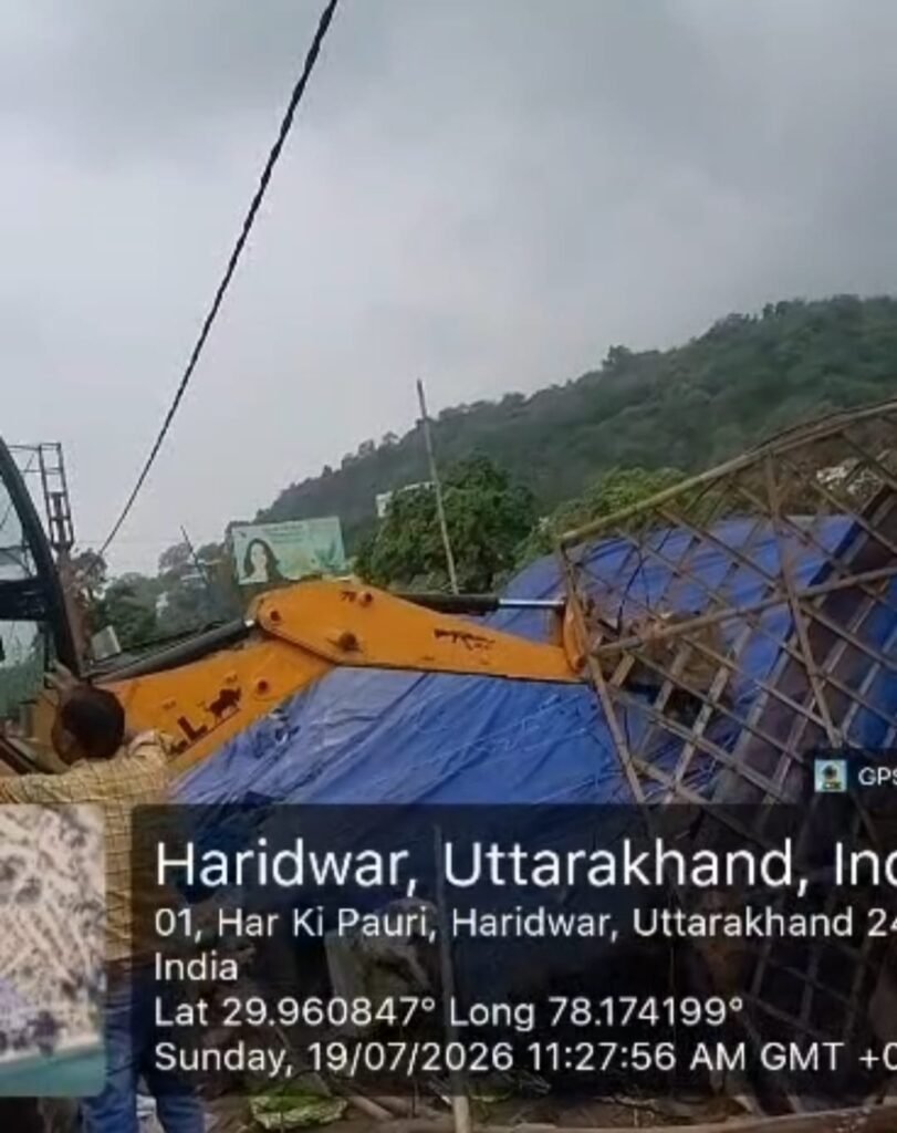 जिलाधिकारी के निर्देश पर प्रशासन की बड़ी कार्रवाई; पंतद्वीप पार्किंग से हटाया गया अवैध अतिक्रमण