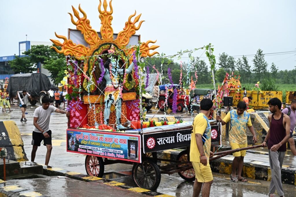 *कांवड़ यात्रा में उमड़ रहा है आस्था का सैलाब*